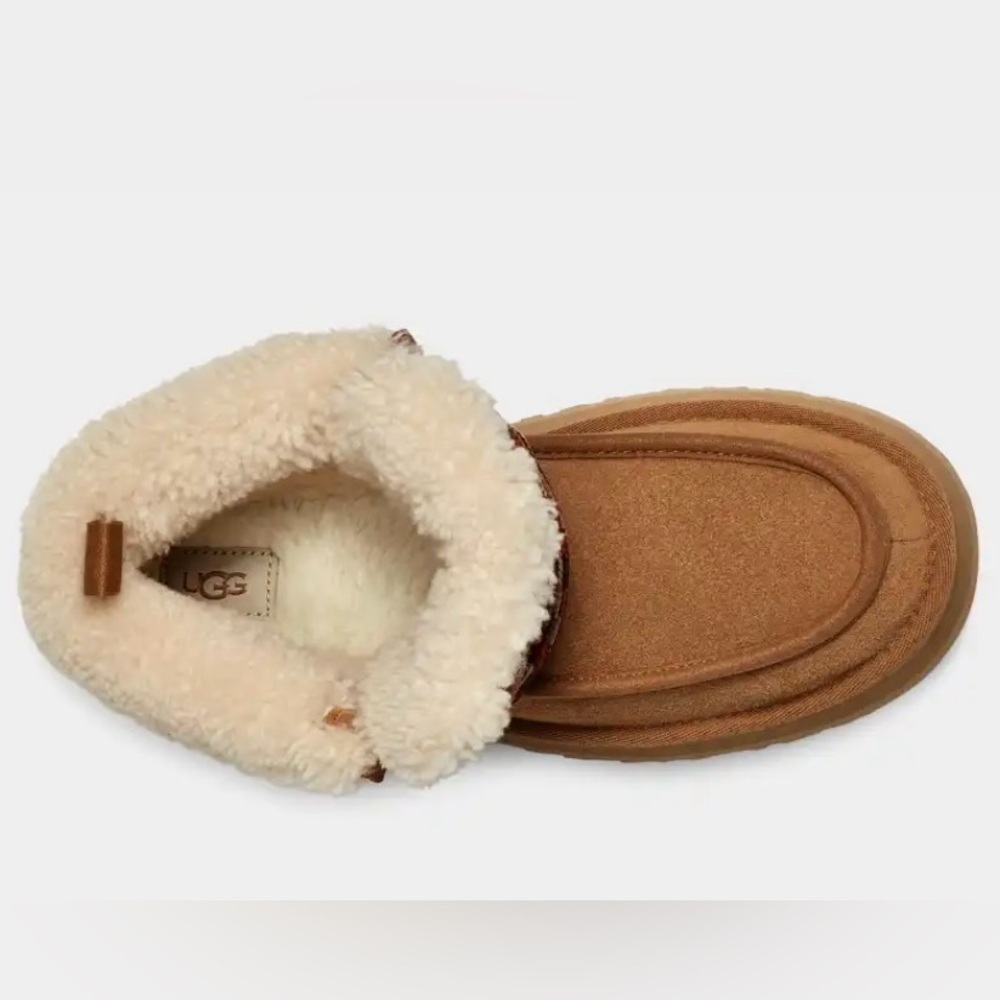 Chestnut color, suede upper and 1.5 platform height.